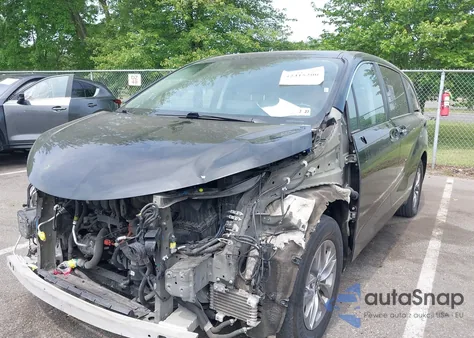 2022 Toyota Sienna Xle z USA, uszkodzony, nr VIN 5TDYRKECXNS109318